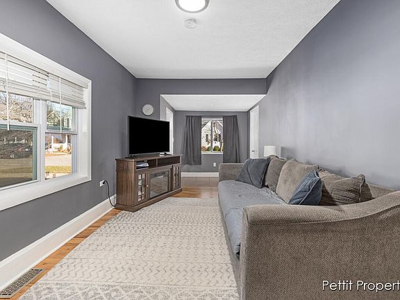 4th image of 1543 Pine Ave NW