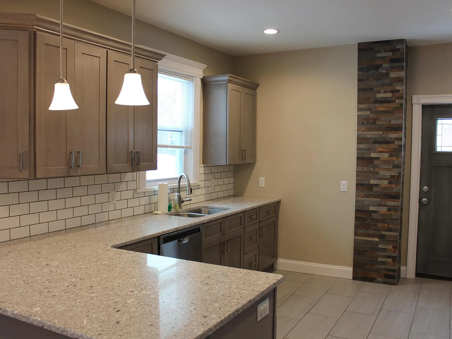 2 bed, 2.5 bath, 1300 sqft, $2,300 — Photo 3