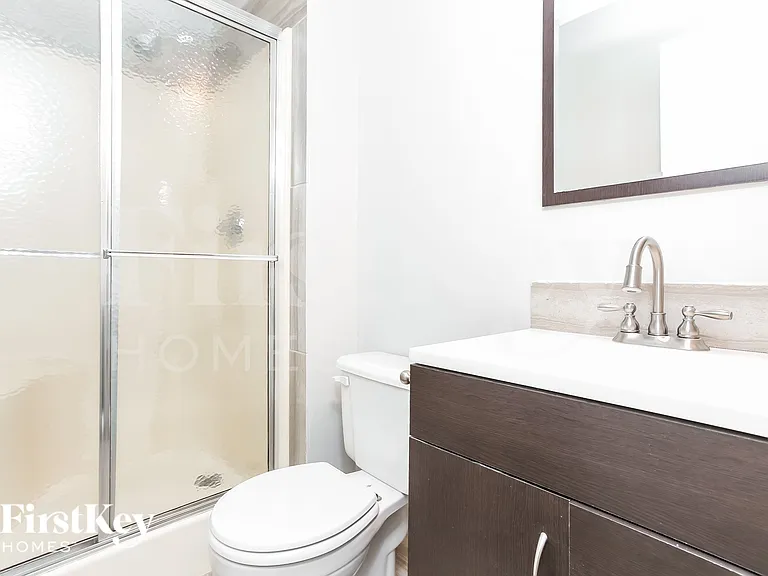 308 Oak St W — Photo 14