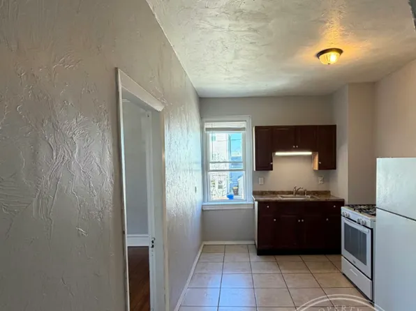 456 Eastern Ave, 456 Eastern Ave #3, Fall River, MA 02723