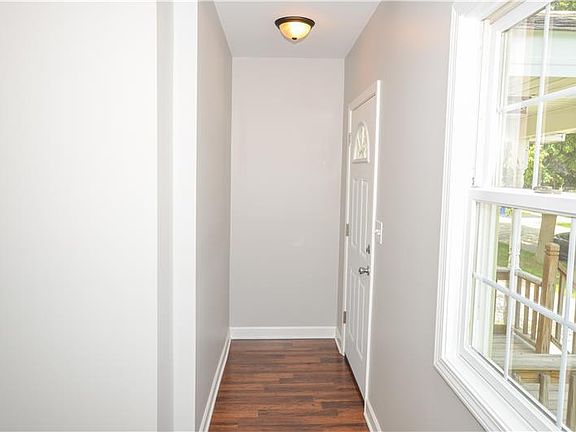 4th image of 352 N Harvard Ave