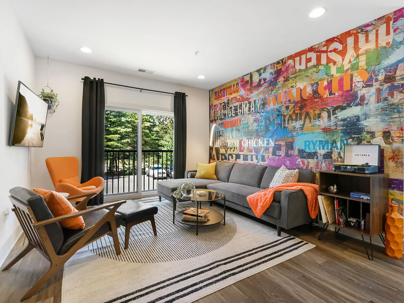 2 bed, $3,600 — Photo 1