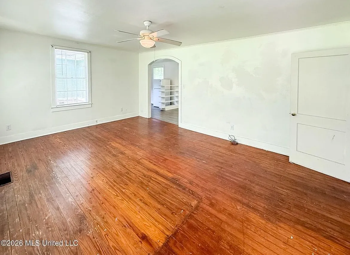 3 bed, 1200 sqft, $900 — Photo 3