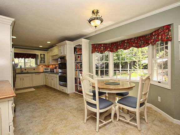 5th image of 2483 Starmount Way