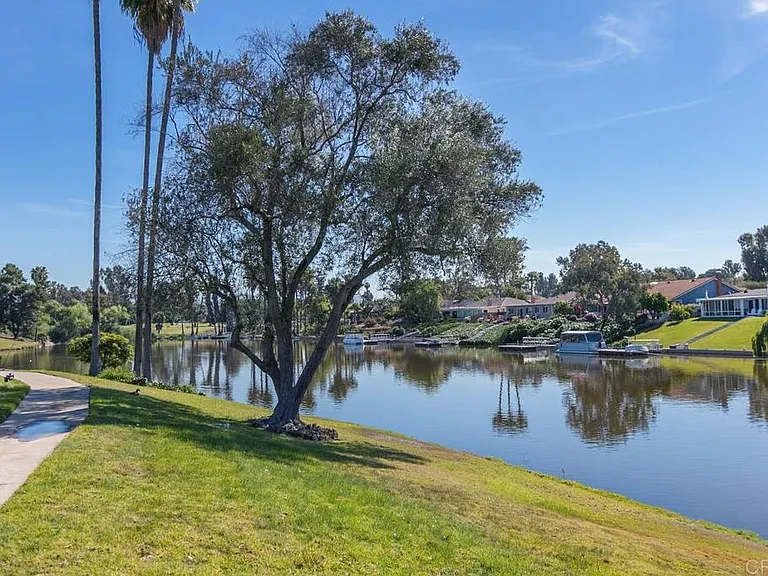 925 La Fiesta Way — Photo 27