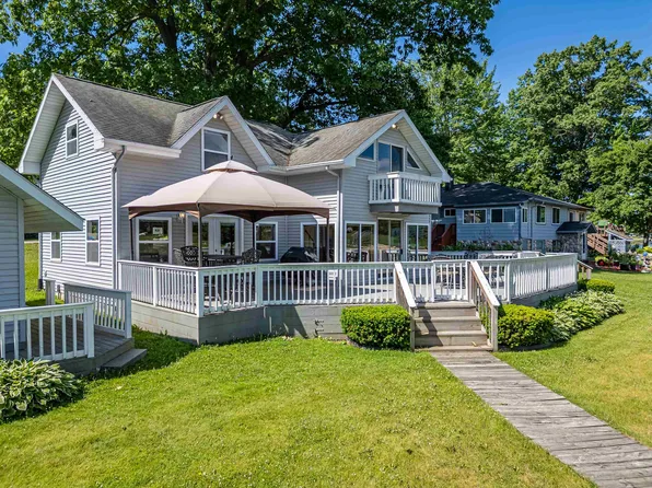 1379 Sioux St, Gladwin, MI 48624