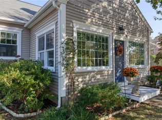29 Gallup Ln, Waterford, CT 06385