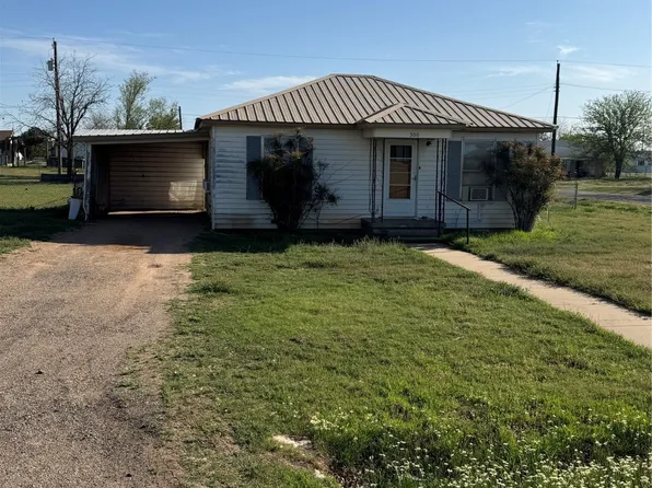 300 E 9th St, Quanah, TX 79252