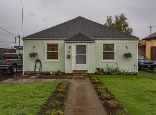 30 East St, Lebanon, OR 97355