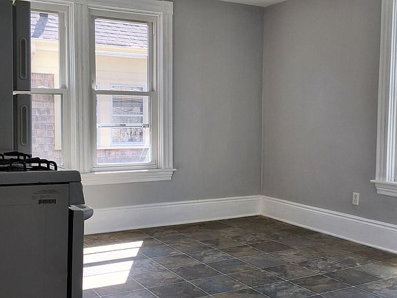 3rd image of 92 Campbell St #2