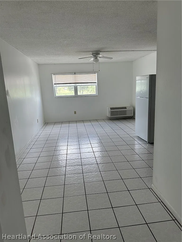 Studio, 1.0 bath, 406 sqft, $850 — Photo 3