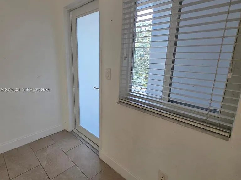 7155 Rue Notre Dame #6 — Photo 15
