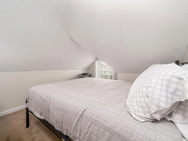 1363 Indianola Ave — Photo 25