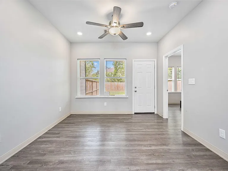 8009 Sterlingshire St #B — Photo 8