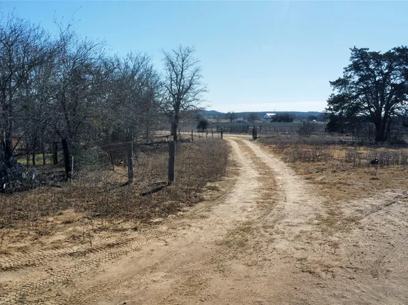 5633 Tenney Creek Rd, Luling, TX 78648