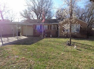 2425 SW 26th Dr, Topeka, KS 66611