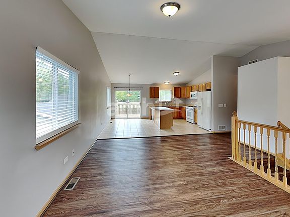 5th image of 912 Barnhart Ct