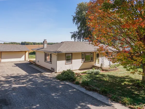 202 Gilmore Ave, Le Roy, IL 61752