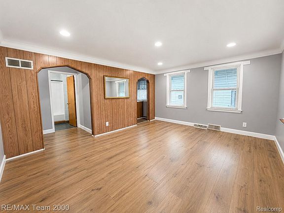 5th image of 30008 Beechwood St