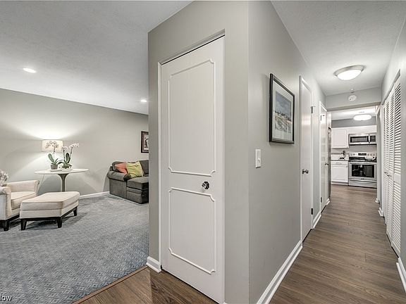3rd image of 106 Shakespeare Ln