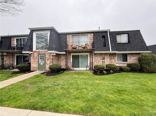 104 Foxberry Dr #A, Getzville, NY 14068