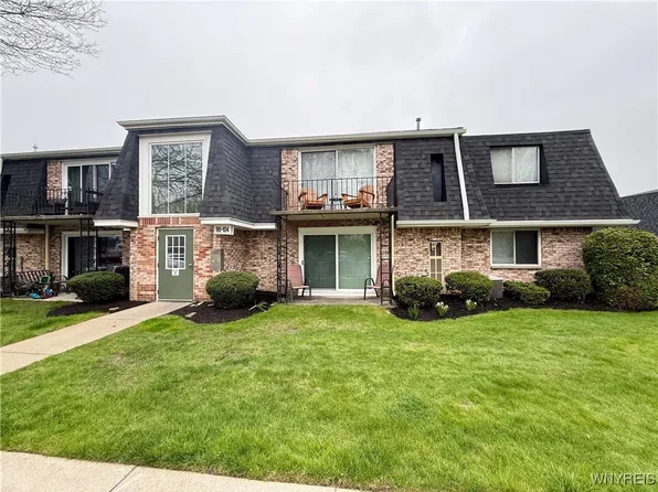 104 Foxberry Dr #A, Getzville, NY 14068
