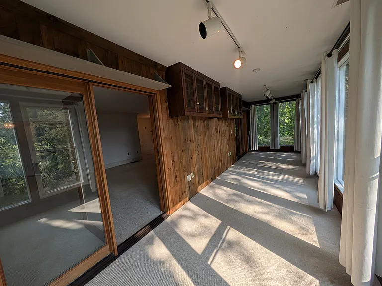 139 N Main St — Photo 14