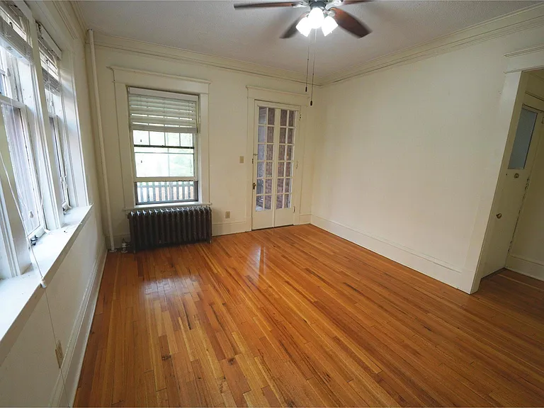 Oxford Street Apartments — Photo 2