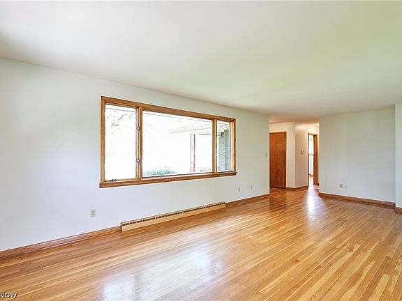 5th image of 647 Killian Rd