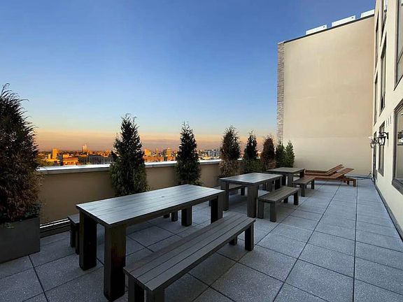 5th image of 2763 Morris Ave APT 706