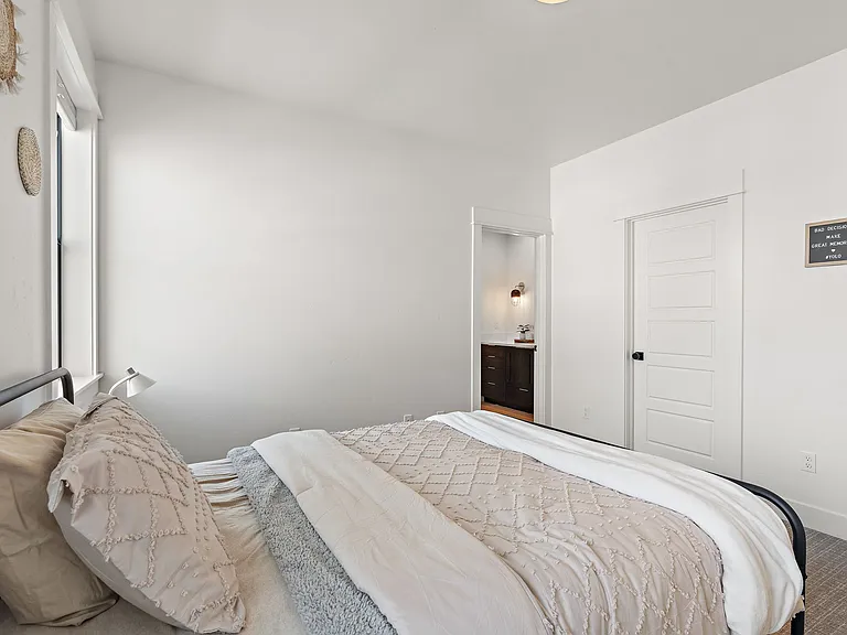 6862 N Willowside Ave — Photo 31