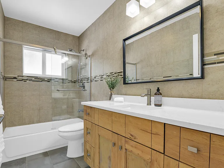 701 Appleby St — Photo 37