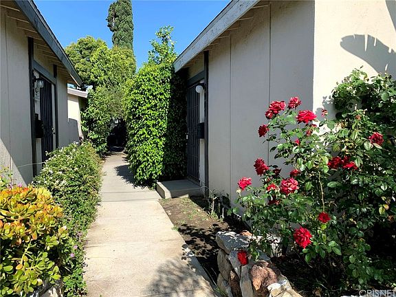 2nd image of 6907 Coldwater Canyon Ave #4