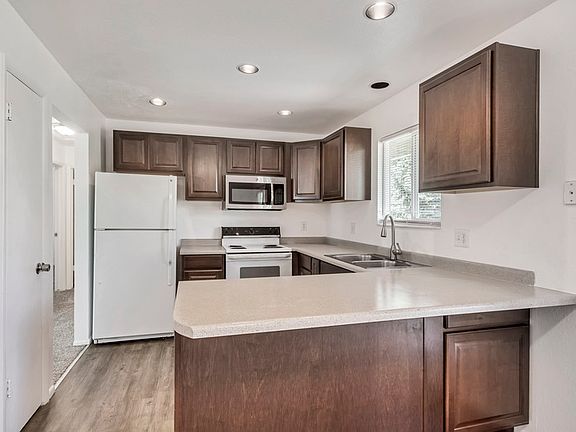 4th image of 6180 S Country Hills Dr