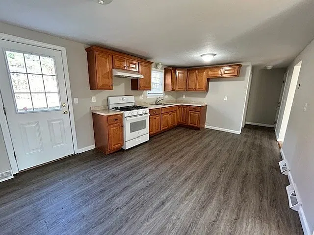 3 bed, 1.5 bath, 1450 sqft, $2,875 — Photo 3