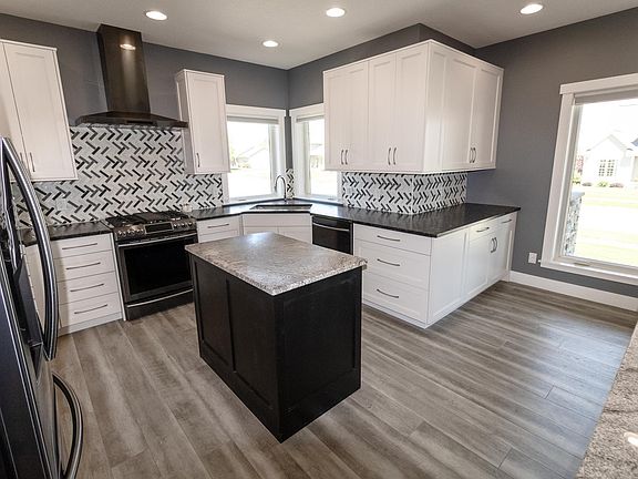 5th image of 110 Partridge Ln