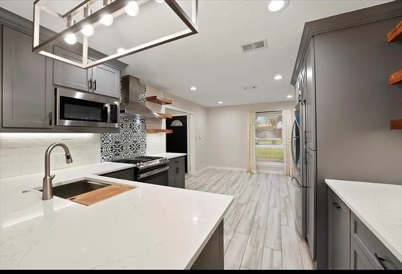 3 bed, 1472 sqft, $2,100 — Photo 2