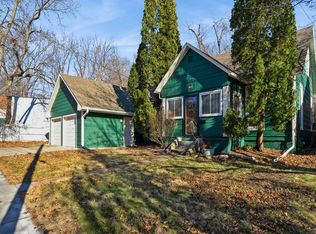 681 39th St, Des Moines, IA 50312