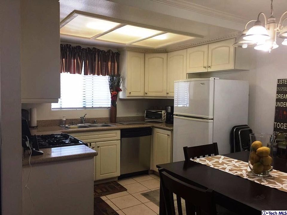 2nd image of 226 W Tujunga Ave APT 203