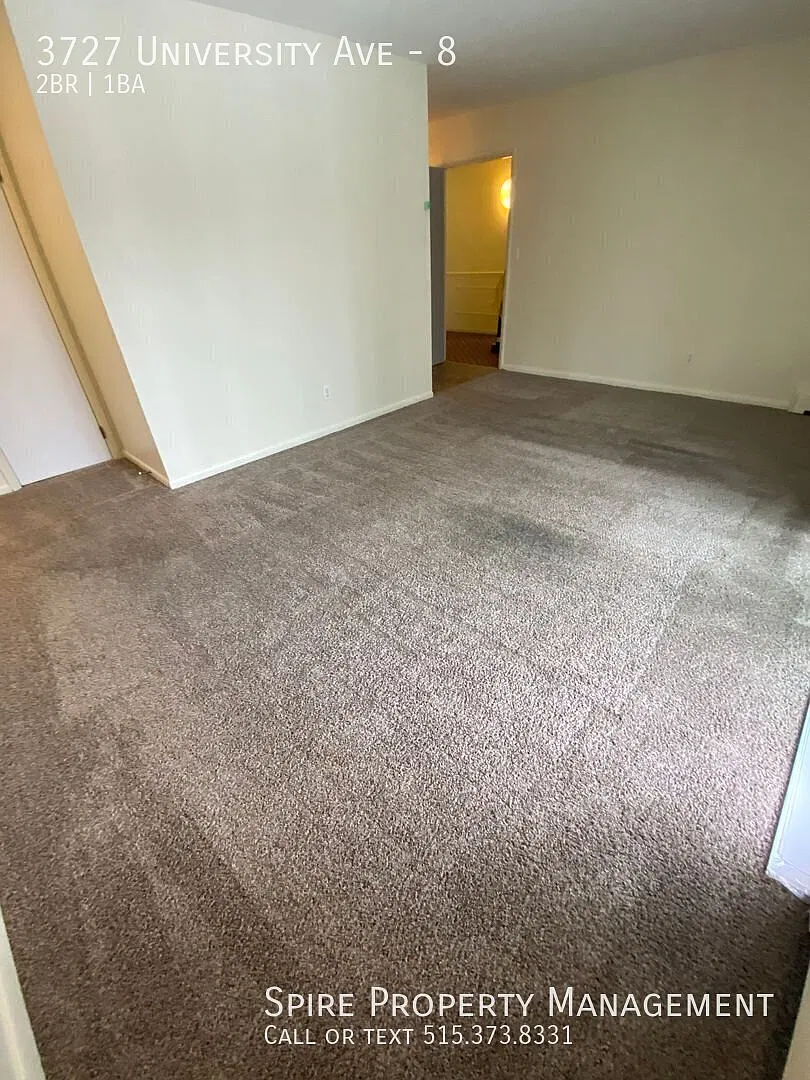 Lovely 2 bed/1 bath unit with a patio just minutes from Drake! $99 Deposit Special! — Photo 2