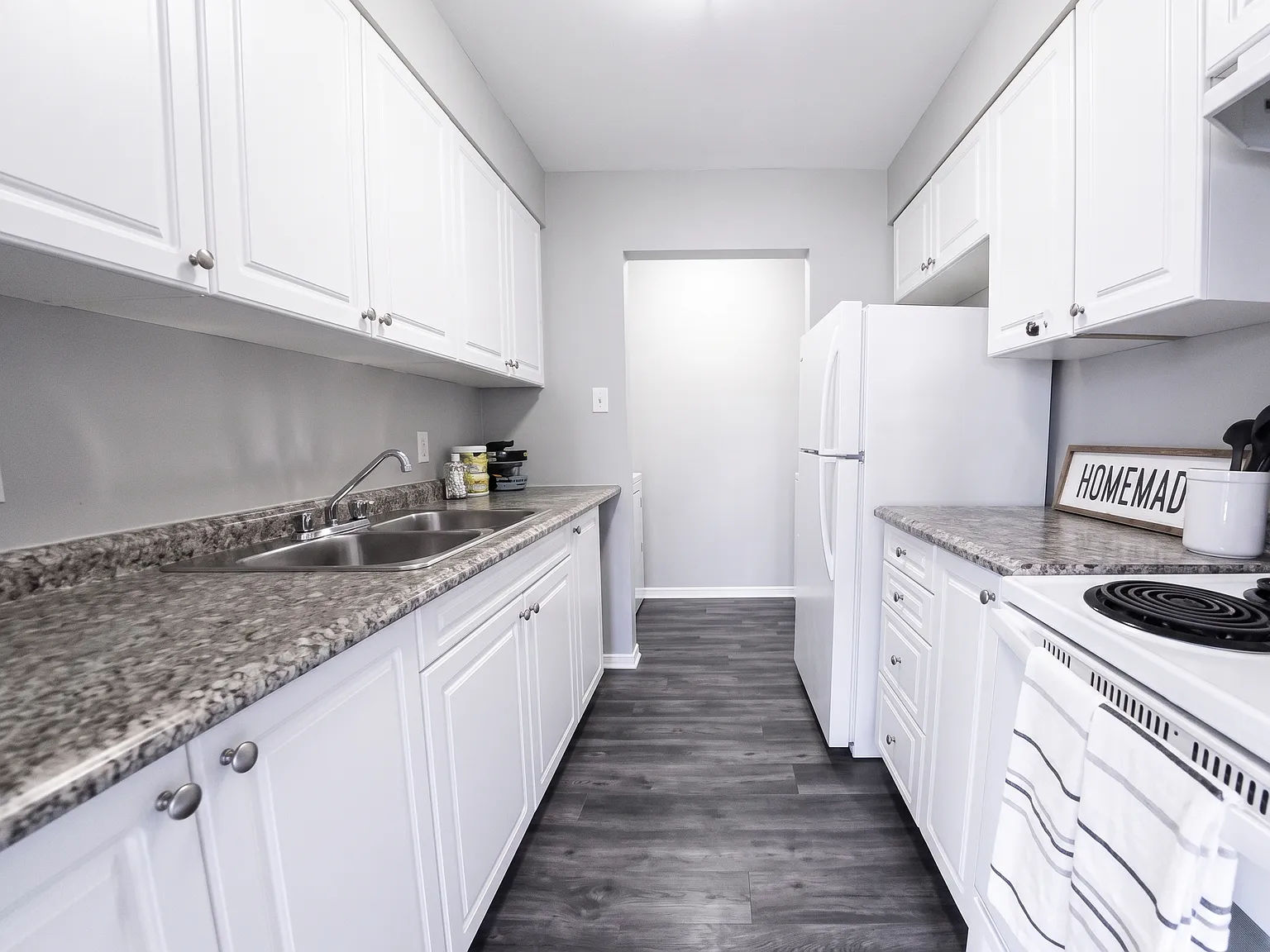 Erb Court Apartments - Choose your rent level - Call for Details - All utilities — Photo 1