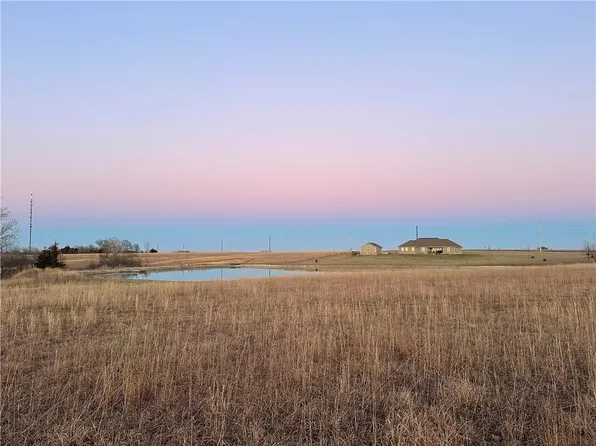 2403 SW Meadow Lake Dr, Ottawa, KS 66067