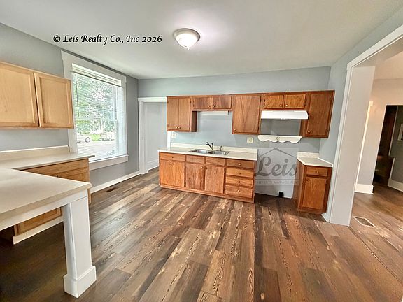 3rd image of 300 E Orchard St
