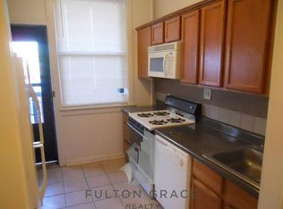 1004 W Irving Park Rd, Chicago, IL 60613