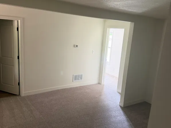 8636 Walmer St, Overland Park, KS 66212