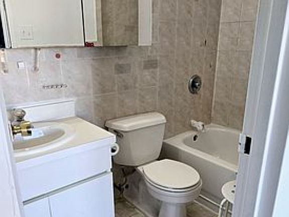 5th image of 143-51 Roosevelt Ave #9G