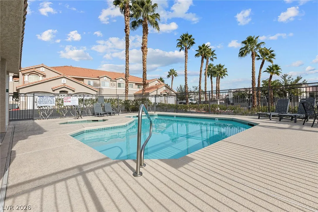 2 bed, 2.0 bath, 1361 sqft, $1,799 — Photo 2