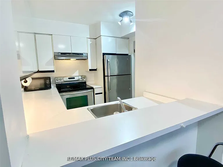 7 Carlton St #401 — Photo 18