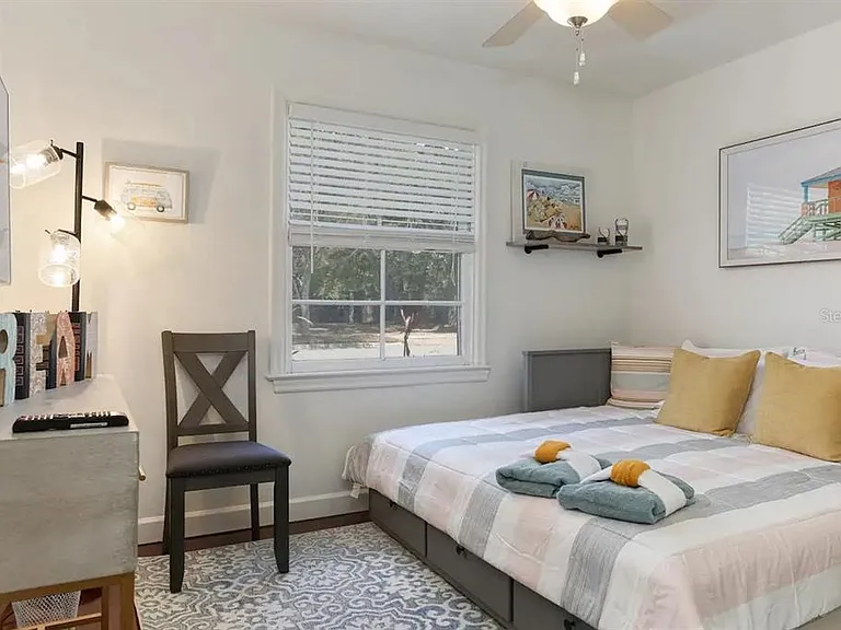4014 W Palmira Ave — Photo 36