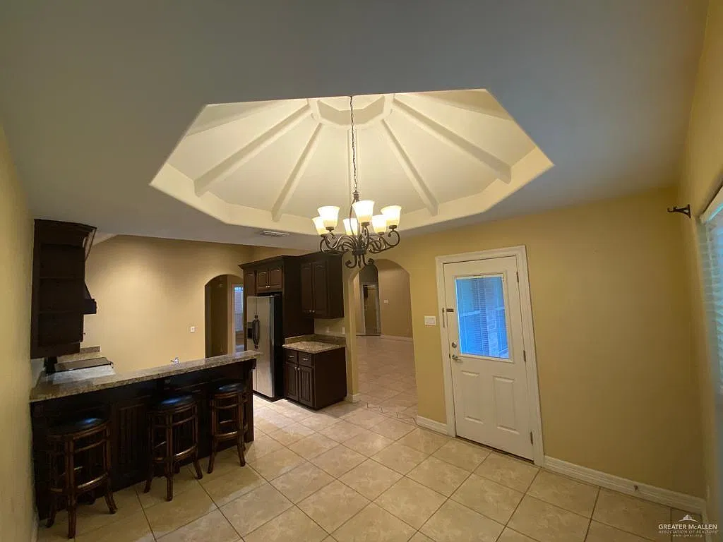 4 bed, 2.0 bath, 1934 sqft, $2,000 — Photo 4